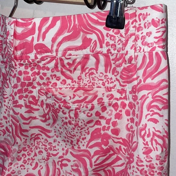 Lilly Pulitzer The Callahan Shorts Get Spotted Pink Lion design - Picture 5 of 9